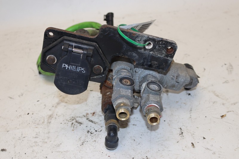 14-2017 FREIGHTLINER CASCADIA 125 DD15 TRAILER SOCKET BRAKE VALVE W/ HARNESS OEM