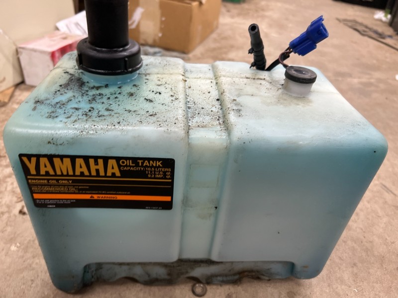 OEM Yamaha Outboard 6YR-W0035-95-00 Remote 2.8 Gallon / 10.5 L Oil Tank