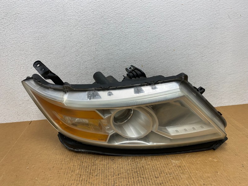 2011 to 2013 Honda Odyssey Front Right Passenger Headlight Halogen AE1240 DW