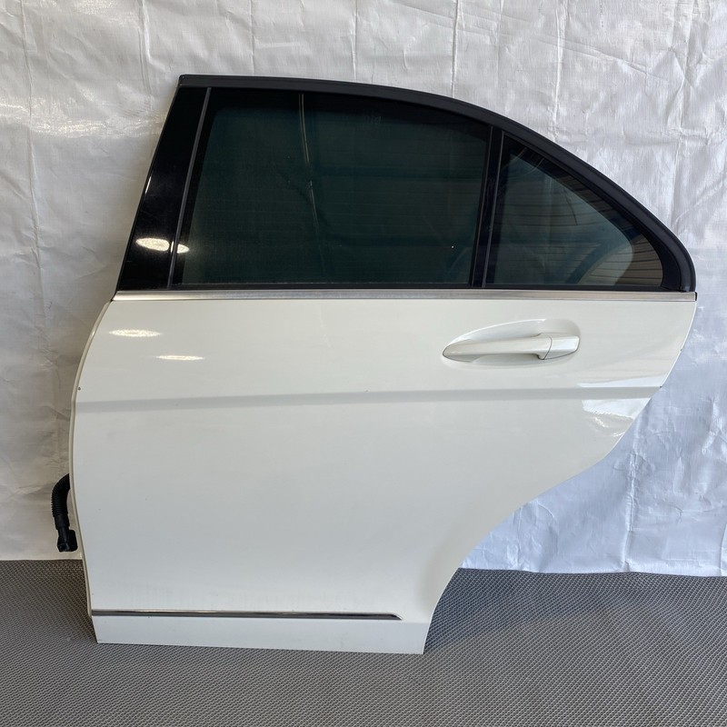 📌 2008-2014 MERCEDES-BENZ W204 C250 REAR LEFT DRIVER SIDE DOOR SHELL WHITE OEM