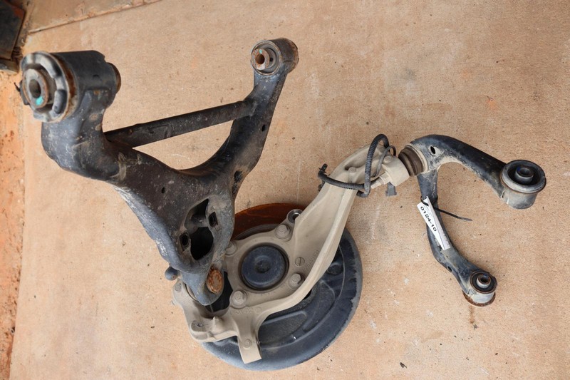 2015-2018 FORD F-150 F150 2.7L 4X2 FRONT LEFT SPINDLE KNUCKLE HUB W/ ARMS OEM