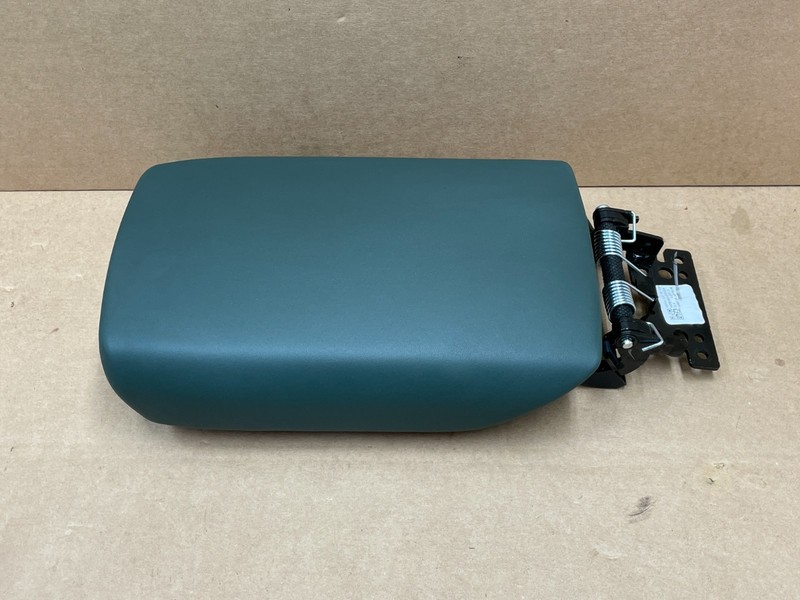 2025 25 Kia K4 Center Console Armrest Storage Cover Lid 1639 OEM