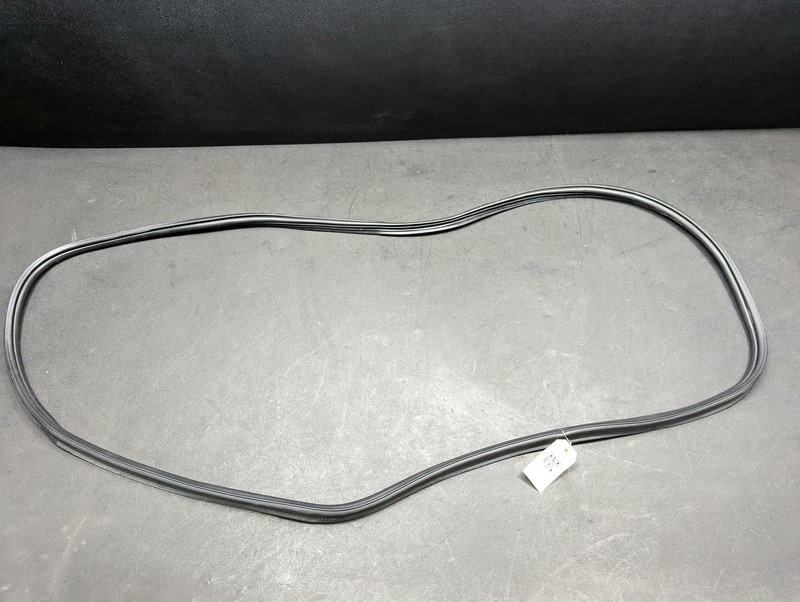 Rear Tailgate Weatherstrip 2018 Chevrolet Equinox 84329376 2019 - 2023