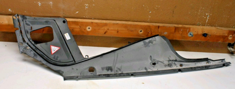 2011-2016 BMW 535XI F10 FRONT LEFT DRIVER SIDE HOOD HINGE SEAL COVER SUPPORT OEM