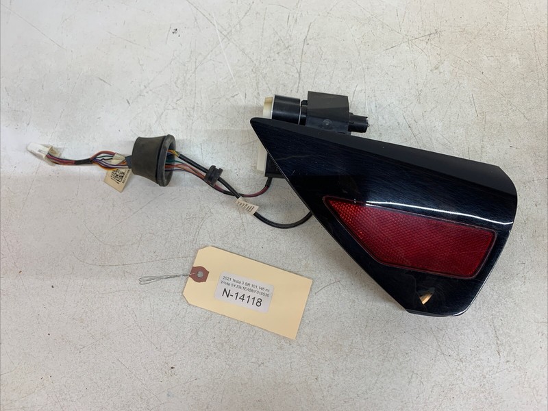 17-22 TESLA M 3 REAR LEFT DRIVER SIDE DOOR REFLECTOR 1476608-00-D LH 14118 B160