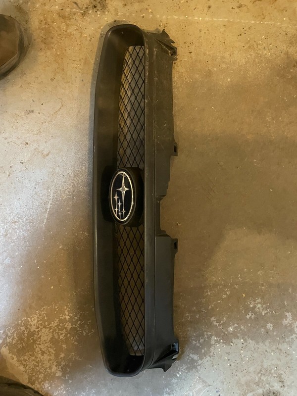 04-05 Subaru Impreza WRX OEM GRILLE ASSEMBLY