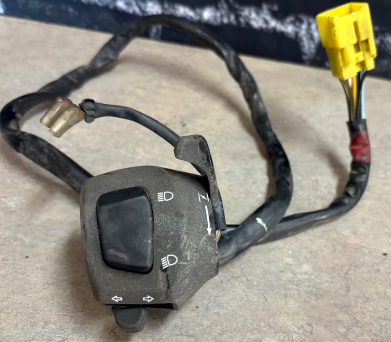 2001 Suzuki GSF1200 GSF 1200 Bandit Left Switch Handlebar Horn Turn Signal Light