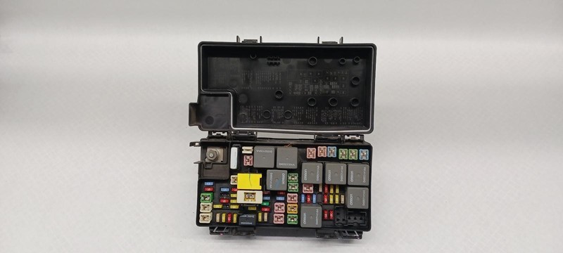 09 CHRYSLER TOWN & COUNTRY TIPC power control module fuse box OEM 1 Year Wnty!
