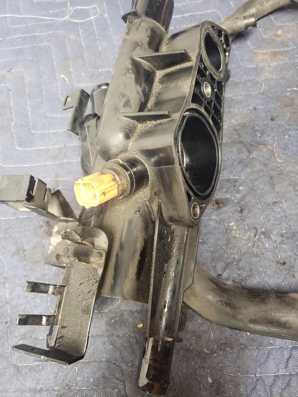 2011-2014 Hyundai Sonata 2.4 L4 Thermostat Housing 25620-2G500 OEM