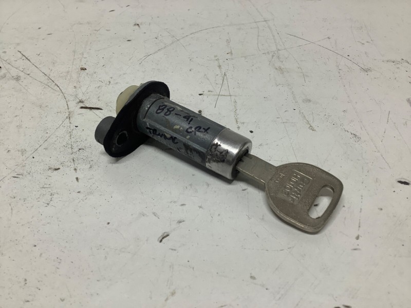 88-91 Honda CRX Trunk Key Cylinder w Key OEM