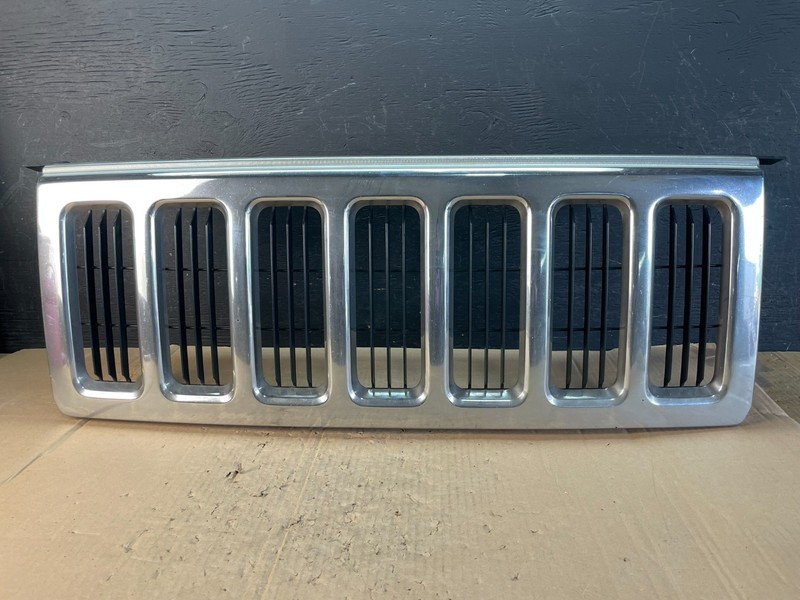 2006 to 2010 Jeep Commander Front Upper Grill Grille OEM ad8262 DG