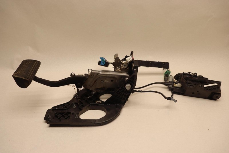 2015-2020 CADILLAC ESCALADE PARK PARKING BRAKE STOP PEDAL W/ BRACKET OEM