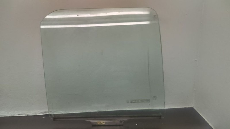 80-86 Ford Bronco Front Left Driver Door Glass Window OEM E0TZ-1021411-A