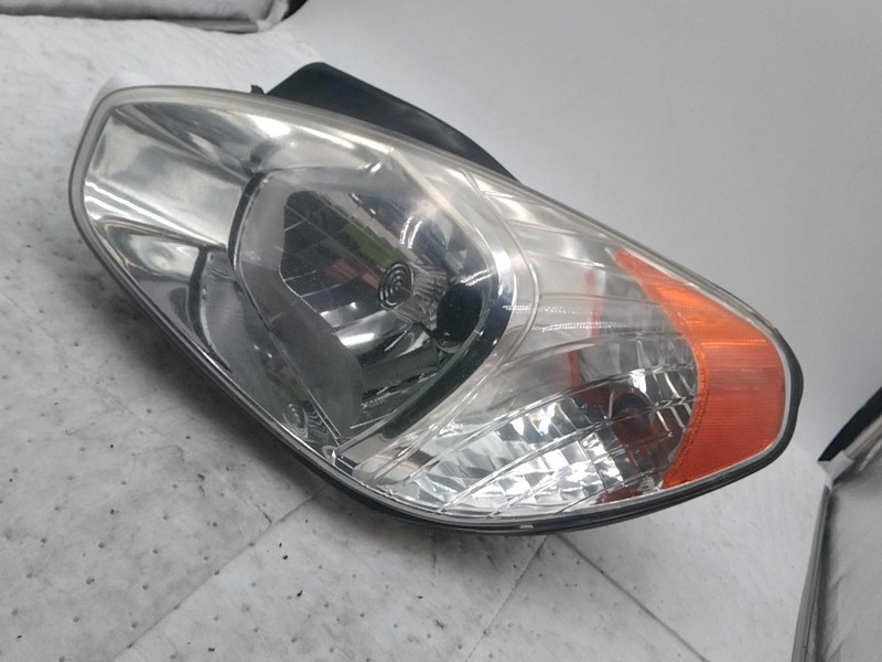 2011 Hyundai Accent Left Headlight Assembly Silver OEM 214690 146K Miles