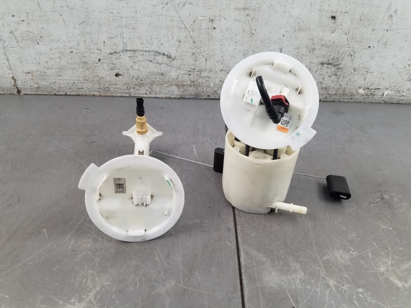 2016 Ford Mustang Shelby GT350 Fuel Pump / Sending Unit #0638 VV1