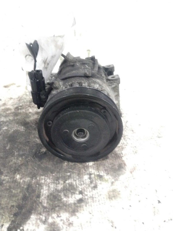2015 KIA SORENTO A/C Compressor OEM 142K Miles Silver 977011U600 P937U600