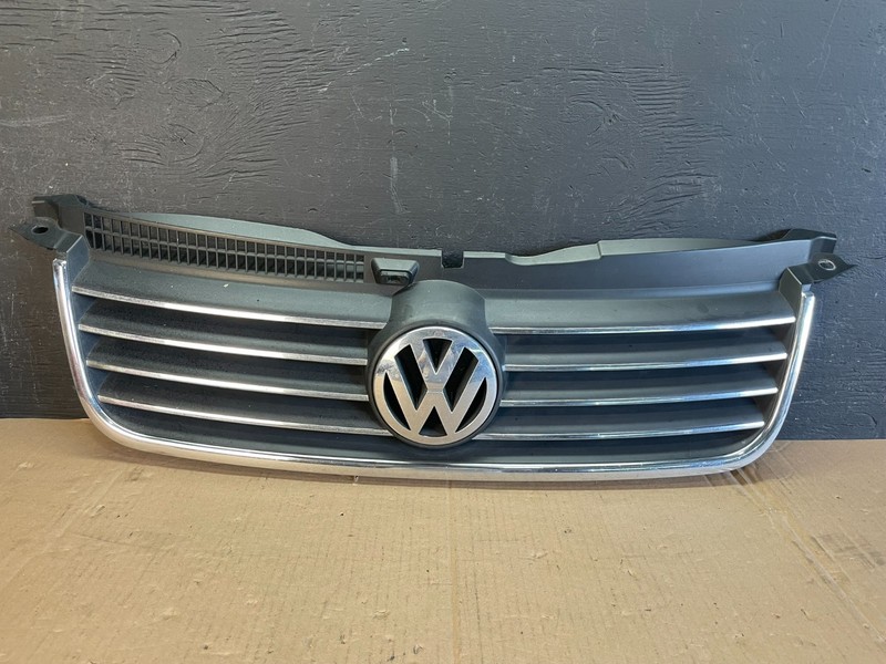 2001 to 2005 Volkswagen Passat Front Upper Grill Grille Oem AD8515 DG