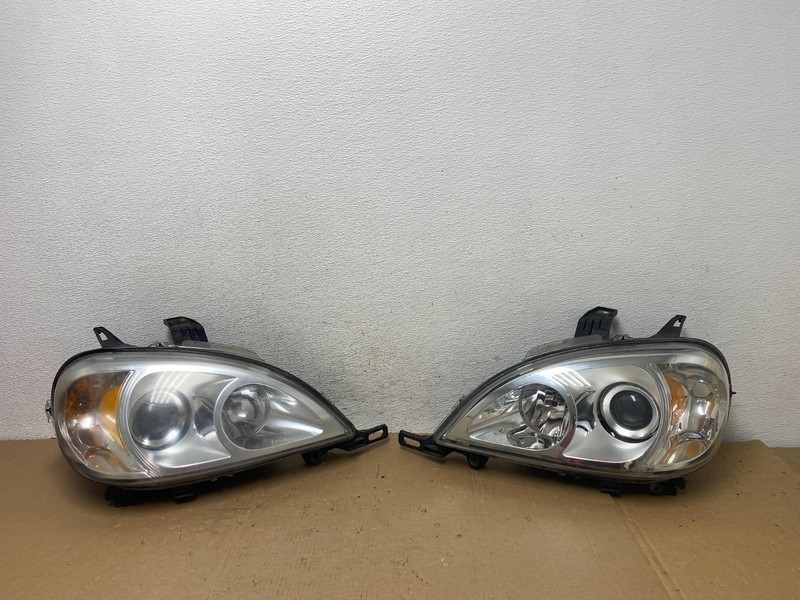 2002 - 2005 Mercedes ML ML350 ML500 Left+Right Side Halogen Headlights AD7964 DW