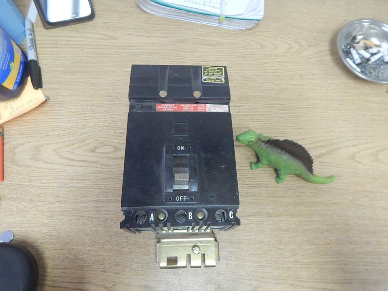 Underwriter's Lab Inc. LJ-1579 3-Pole Circuit Breaker *FREE SHIPPING*