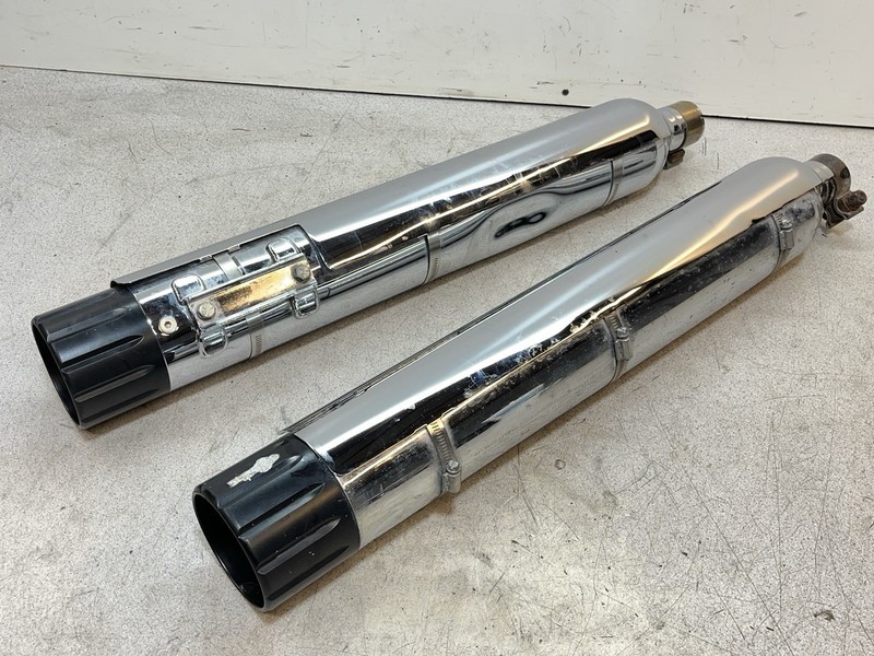 2012 Harley Davidson FLHR Road King Touring Exhaust Slip On Mufflers Pipe Pair