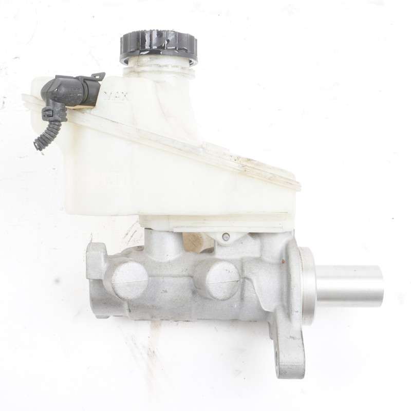 2017 2018 Porsche Macan 2.0L Brake Master Cylinder OEM