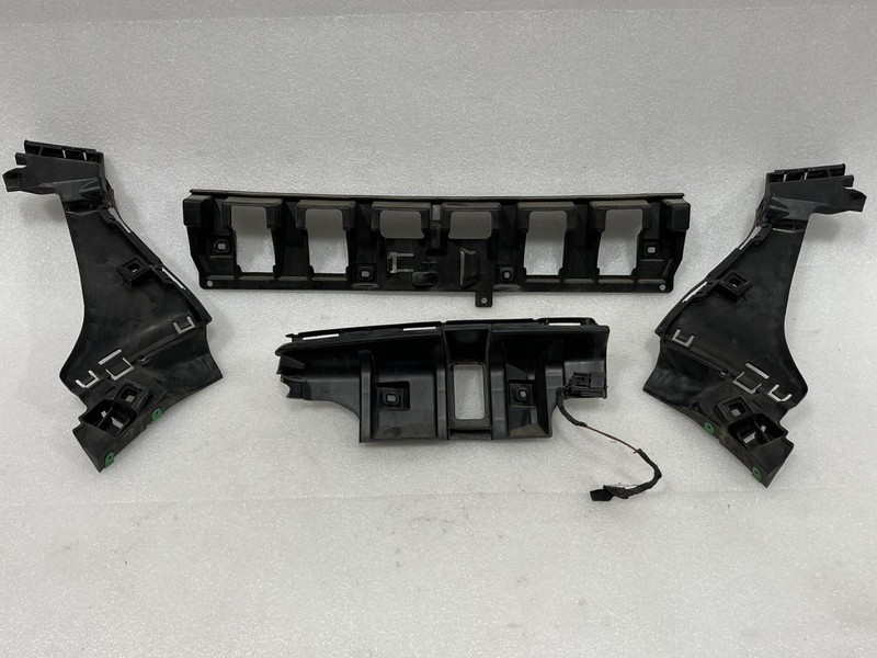2011 2012 2013 VOLVO C30 T5 REAR BUMPER MOUNTING BRACKETS RETAINERS 4 PIECES