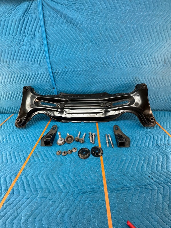 05-12 TOYOTA AVALON XL Rear K-Frame Subframe Crossbar OEM