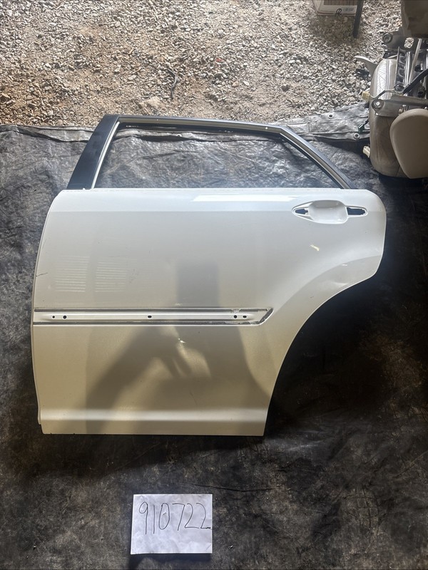 2007-2009Lexus RX350 Rear Left Door White OEM ( LOCAL PICKUP ONLY!!!!)