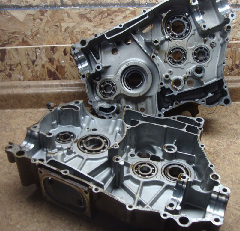 2002 Suzuki Eiger 400 4x4 Quad Runner Quadrunner Engine Casing Cases Crank M12