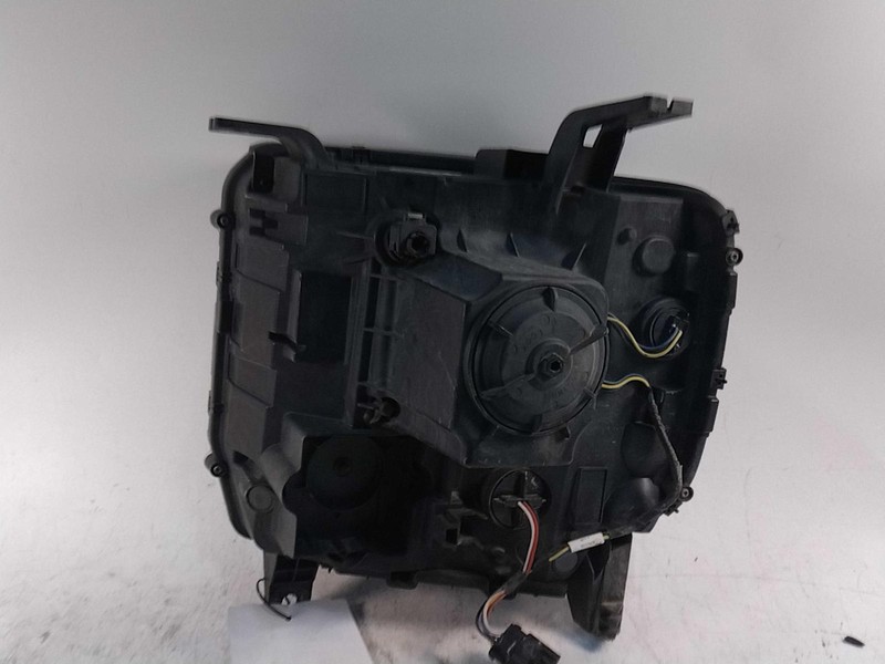 2014 GMC Sierra 1500 Right Headlight Assembly Grey 178206 Used 162K Miles