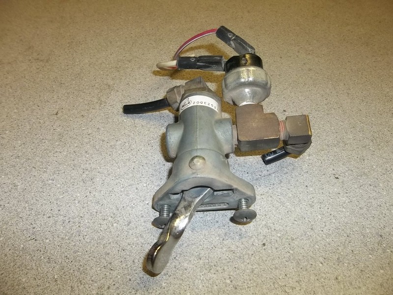 Mack 20QE251 Height Control Valve Switch T-239092F *FREE SHIPPING*
