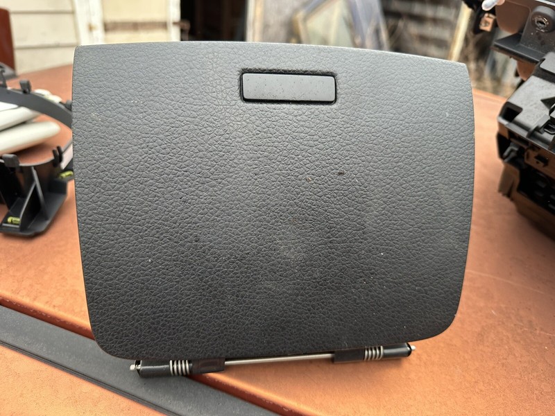 11-17 VOLKSWAGEN VW TOUAREG OEM Black Glove Compartment Glovebox Box