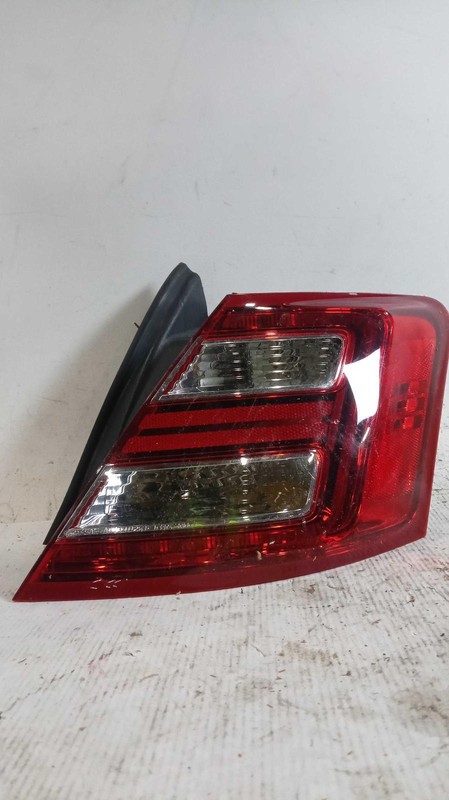 2016 Ford Taurus Right Tail Light Assembly Red OEM 73053 - Used Condition