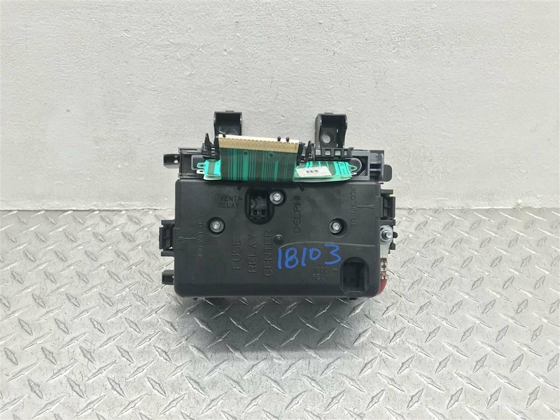 02 03 TRAILBLAZER 4.2L 2WD BRAVADA INTERIOR CABIN FUSE BOX OEM 646-01536