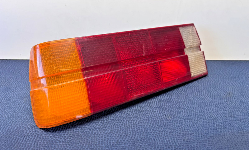 83–93 BMW E30 318i 325i M3 Early Model Pre LCI Rear Left Driver Tail Light OEM