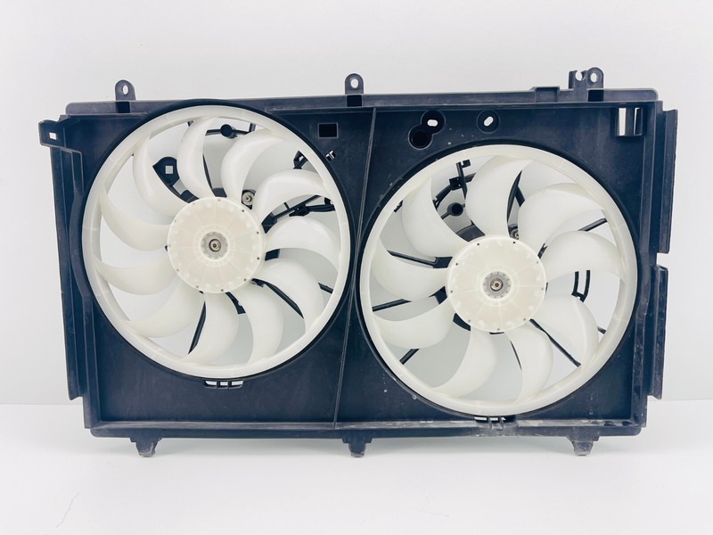 2017-2021 MITSUBISHI OUTLANDER RADIATOR COOLING DUAL FAN MOTOR W/ SHROUD OEM