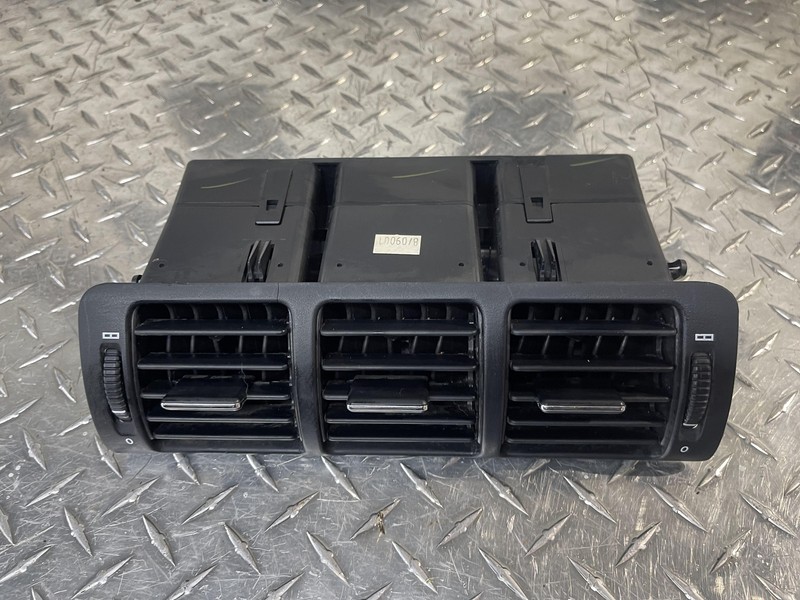 1998 98 1999 99 2000 00 01 Mercedes ML320 ML430 W163 Dash Center Air Vent OEM
