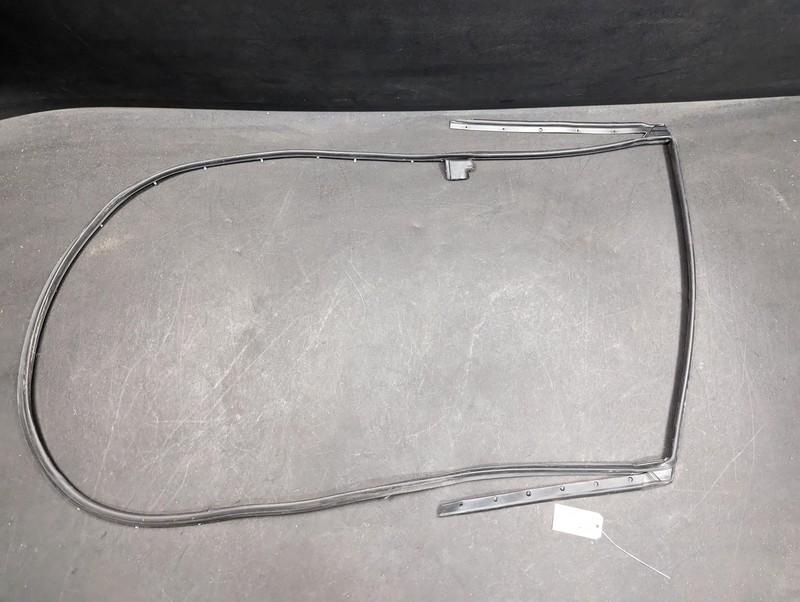 Rear Right Door Weatherstrip 2018 Nissan Pathfinder 82830-3KA0D 2016 - 2019 2020