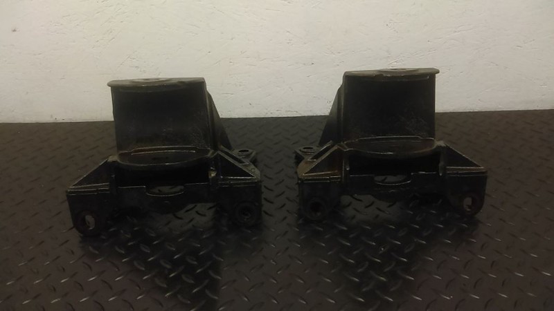 99-16 Ford F550SD Rear Leaf Spring Front Hangers Pair OEM 9C3Z-5775-D