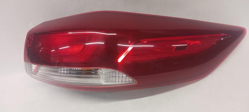 17-'18 HYUNDAI ELANTRA passenger outer Taillight incandescent OEM Grade A!