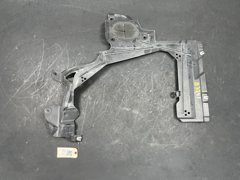 Fuel Tank Right Under Cover Splash Shield 2018 BMW X1 51757354760 2016 - 2022