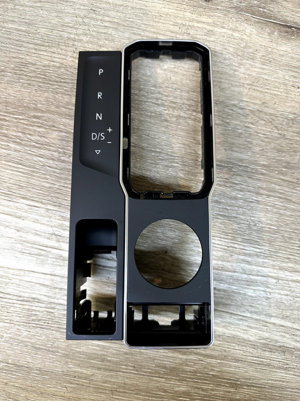 2018-21 VW ATLAS SHIFTER BEZEL OEM PART#3CN713109 A ICL