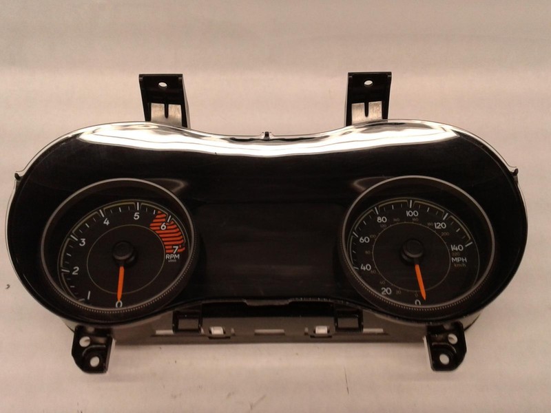 21 CHEROKEE Speedometer cluster 140 MPH 2.0L 7.0" screen 16k miles OEM