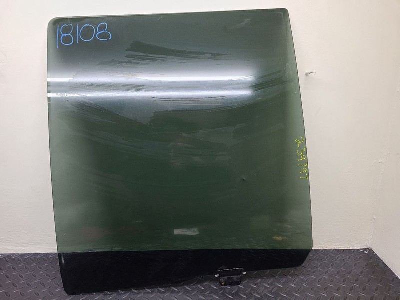 03-06 Ford Expedition Rear Left Driver Door Glass Privacy OEM 2L1Z-7825713-AB