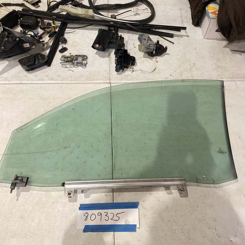 98-03 Mercedes W208 CLK320 CLK430 Front Right Passenger Door Window Glass OEM