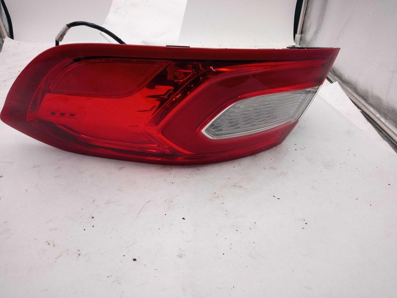 2018 Lincoln MKX Right Tail Light Assembly Silver OEM 73000 Miles Used