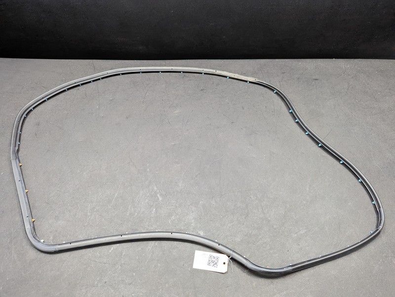 Rear Right Door Weatherstrip 2015 Jeep Cherokee 68103092AB 2014 2016 2017- 2020
