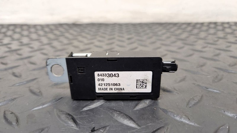 18-23 Chevrolet Traverse Radio Antenna Amplifier OEM 84333043
