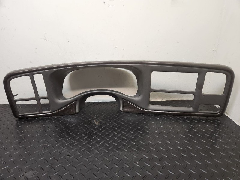 2002 GMC Yukon Denali Speedometer Cluster Dash Bezel OEM 15075113