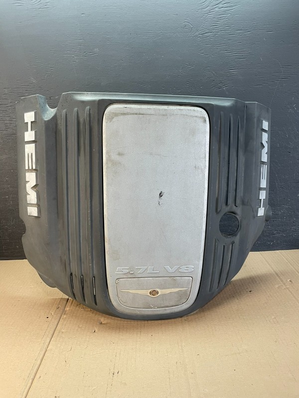 2005 to 2010 Chrysler 300 5.7L V8 Hemi Engine Motor Cover OEM AD8622 DG
